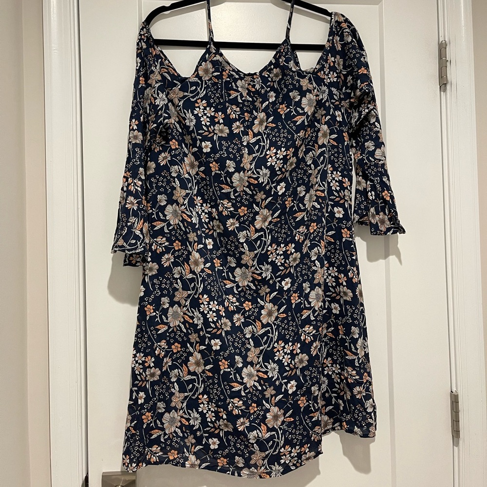 Charming Charlie’s size Large cold shoulder floral dress - Picture 1 of 5